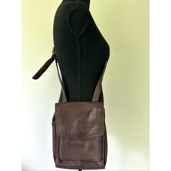Vtg FOSSIL Brown Cowhide Leather Crossbody Shoulder Bag  Vintage Fossil Brown Leather Crossbody Bag Y2K Key Charm western minimalist